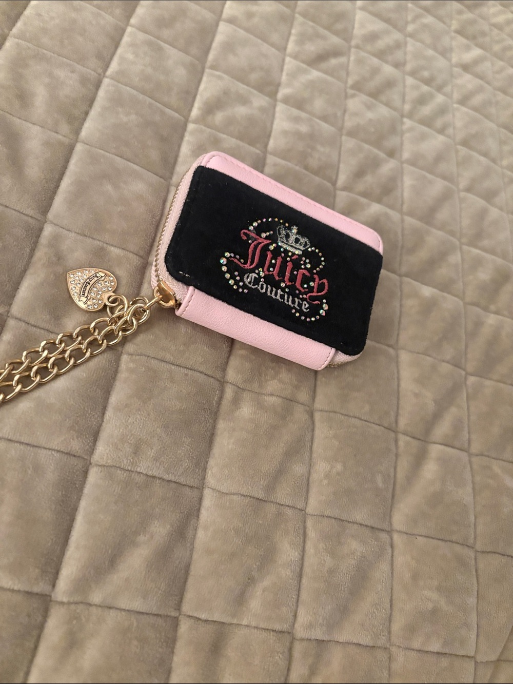 Juicy Couture Pink and Black Chain Wristlet Card Case - Picture 2 of 2